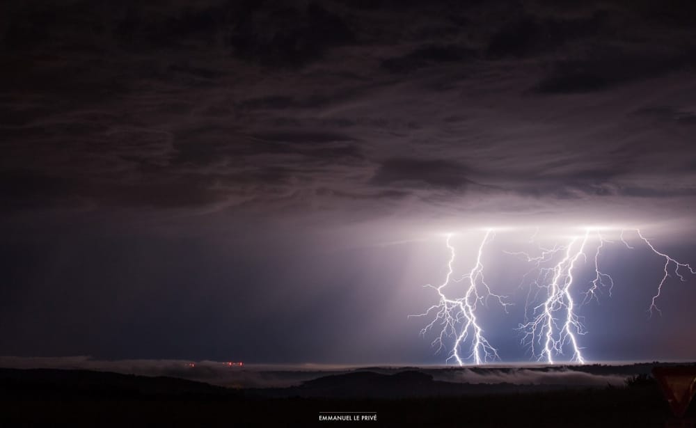 Foudre nocturne en Suisse normande le 22 juin 2016