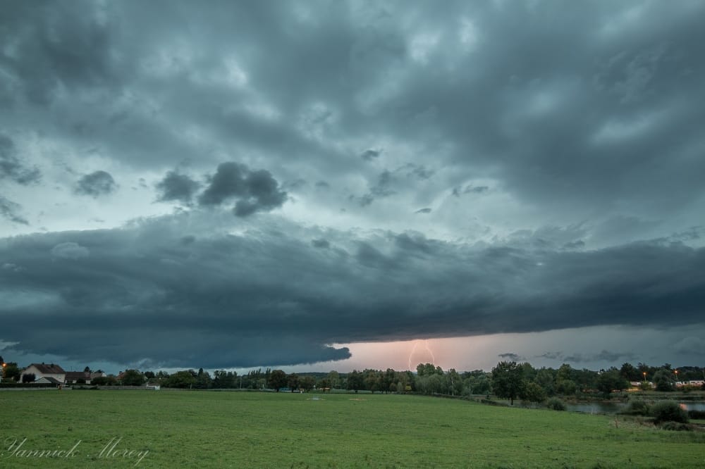 Arcus et nuage mur en Saône-et-Loire le 16 septembre 2015