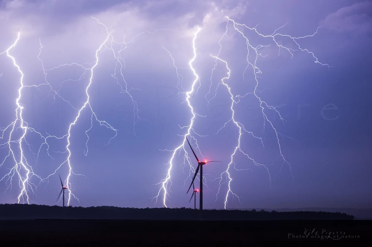 Foudre nocturne dans le Calvados et dégâts venteux en Picardie les 12 et 13 août