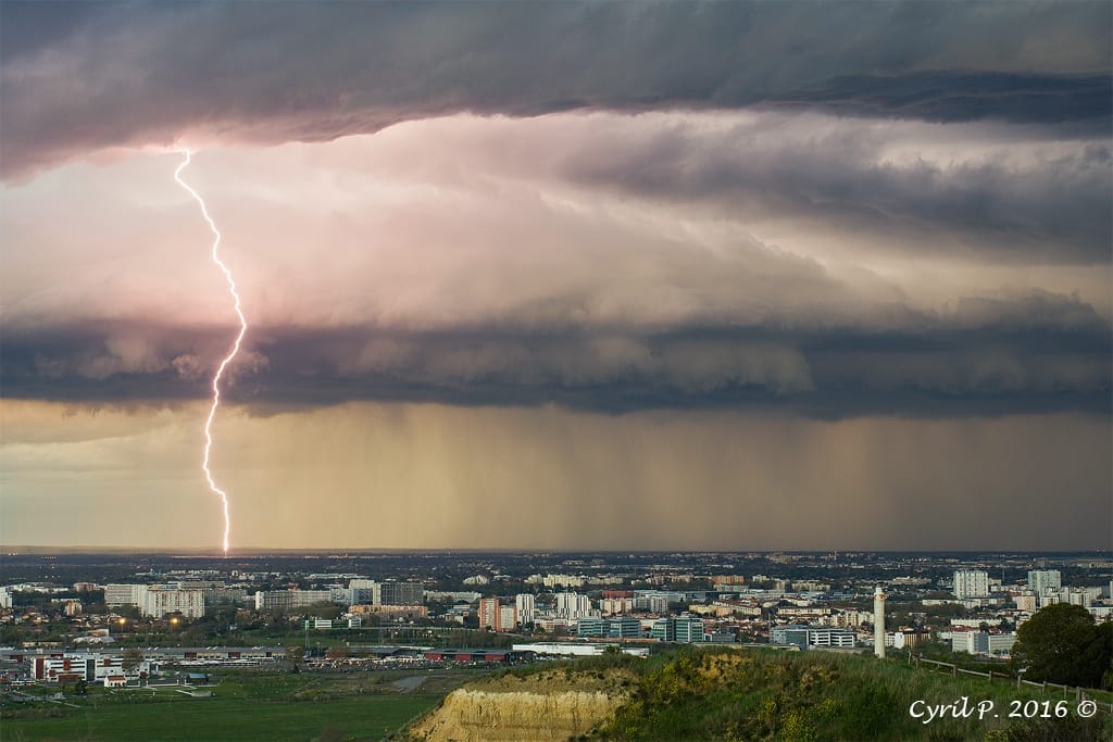 Orage avec arcus imposant sur Toulouse le 12 avril 2016