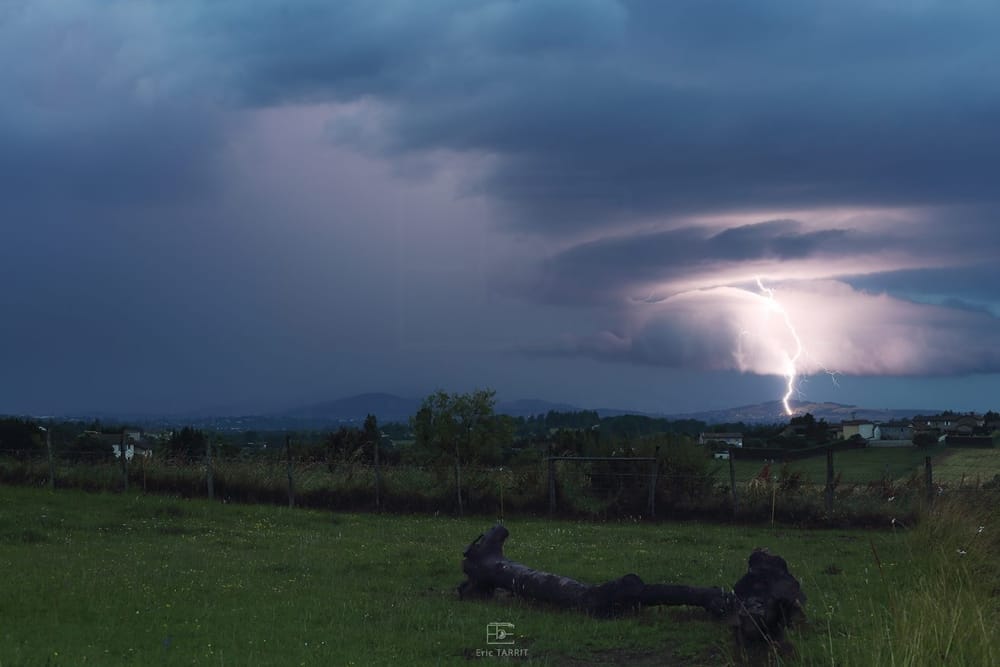 Foudre et nuage mur sur le Lyonnais le soir du 29 juin