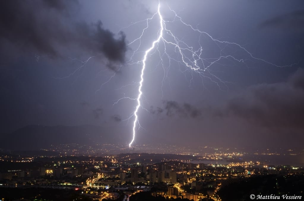 Foudroiement sur Toulon (83) dans la nuit du 13 au 14 juin 2015