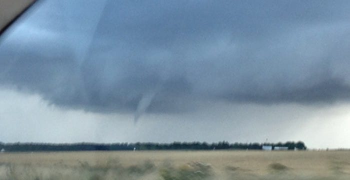 Amorce de tornade entre Oise et Seine-et-Marne le 18 août 2013. Crédit photo : Thomas MARTIN. Amorce de tornade entre Oise et Seine-et-Marne le 18 août 2013. Crédit photo : Thomas MARTIN.