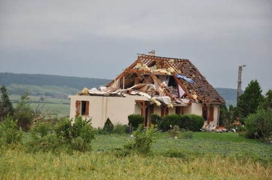 Dommages sévères sur une maison de Montliot-et-Courcelles, en Côte-d'Or (21). (c) Le Bien Public / David Regazzoni