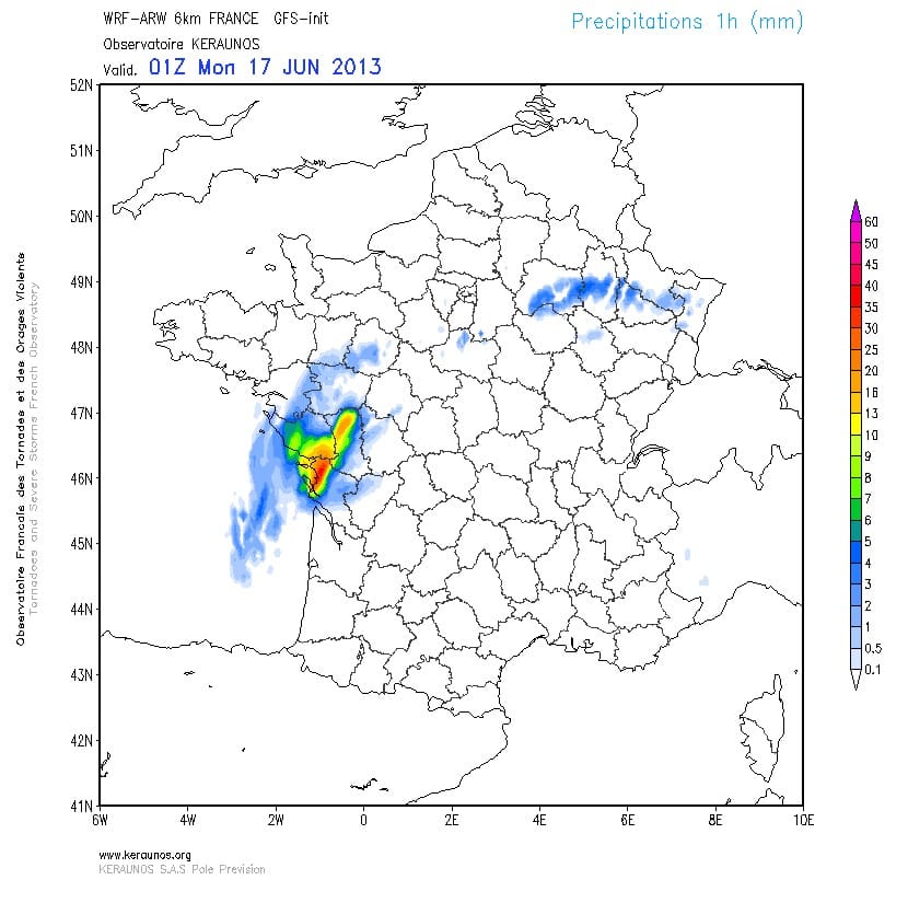 Précipitations horaires (mm) modélisées par WRF-ARW 6 km. (c) KERAUNOS