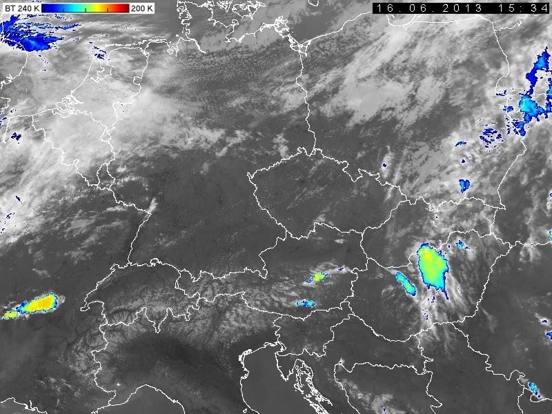 Image satellite thermique du 16 juin 2013 à 17h34 locales. Orages sur le Puy-de-Dôme.