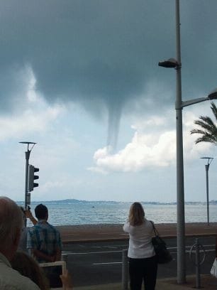 Trombe marine au large de Cagnes-sur-Mer (Alpes-Maritimes) le 9 juin 2013. (c) photo communiquée par Paul MARQUIS