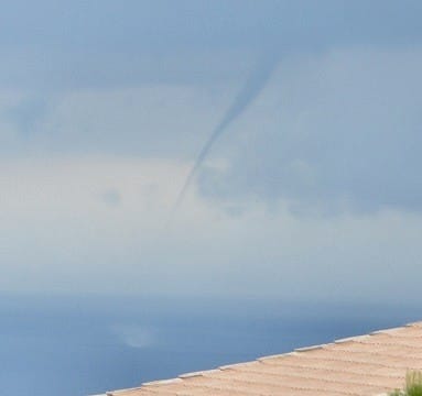 Trombe marine au large de Nice (Alpes-Maritimes) le 9 juin 2013. (c) Nicolas LEGENDRE