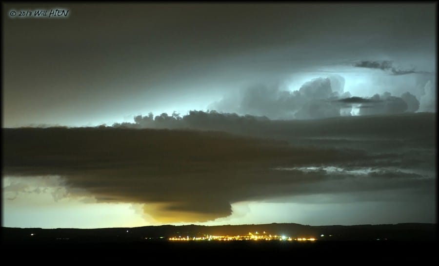 Orage en rotation le 14 mai 2013 en Saône-et-Loire. Copyright : Will HIEN Photography. Orage en rotation le 14 mai 2013 en Saône-et-Loire. Copyright : Will HIEN Photography.
