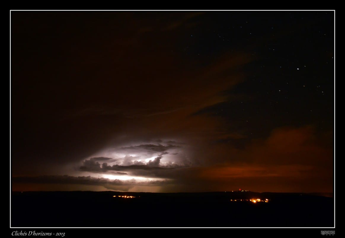 Orage en rotation le 14 mai 2013 en Saône-et-Loire. Copyright : Hubert MORLET Orage en rotation le 14 mai 2013 en Saône-et-Loire. Copyright : Hubert MORLET