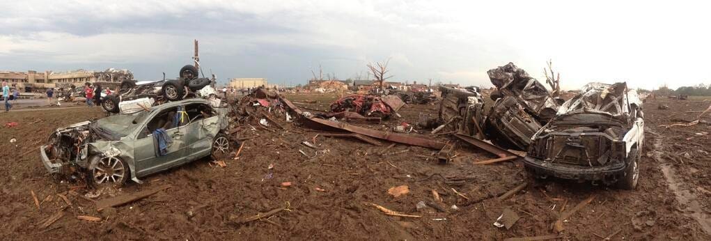 Dévastations à Moore (Oklahoma), après le passage de la tornade du 20 mai 2013.