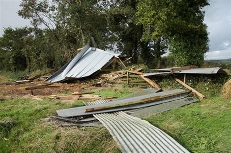 Dommages à Saint-Gelven, après un phénomène venteux virulent, le 22 octobre 2013. (c) Ouest-France Dommages à Saint-Gelven, après un phénomène venteux virulent, le 22 octobre 2013. (c) Ouest-France