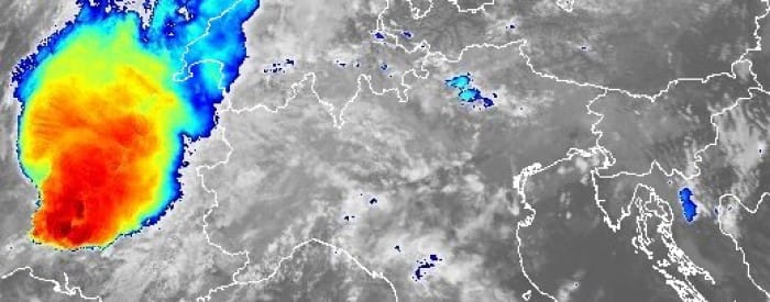 Image satellite thermique de 9h42 TU le 20 octobre 2013. Convection très profonde, avec température au sommet des nuages atteint au moins -70°C. (c) Eumetsat