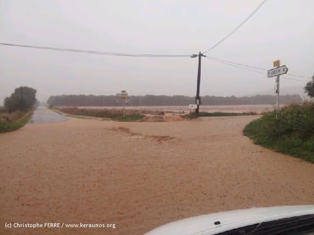 Inondations à Montaren-et-Saint-Médiers (Gard). Orages du 20 octobre 2013. (c) Christophe FERRE