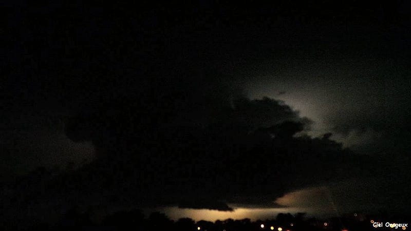 Supercellule dans le nord de la Gironde (nuit du 19 au 20 octobre 2013). (c) Ciel Orageux