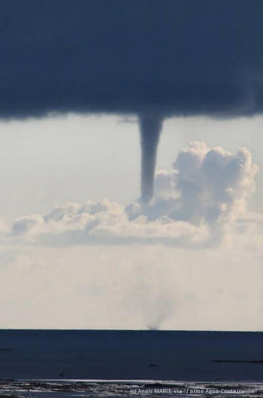 Trombe marine au large d'Agon-Coutainville (Manche) le 15 août 2014. (c) Anaïs MARIE / Facebook J'aime Agon-Coutainville