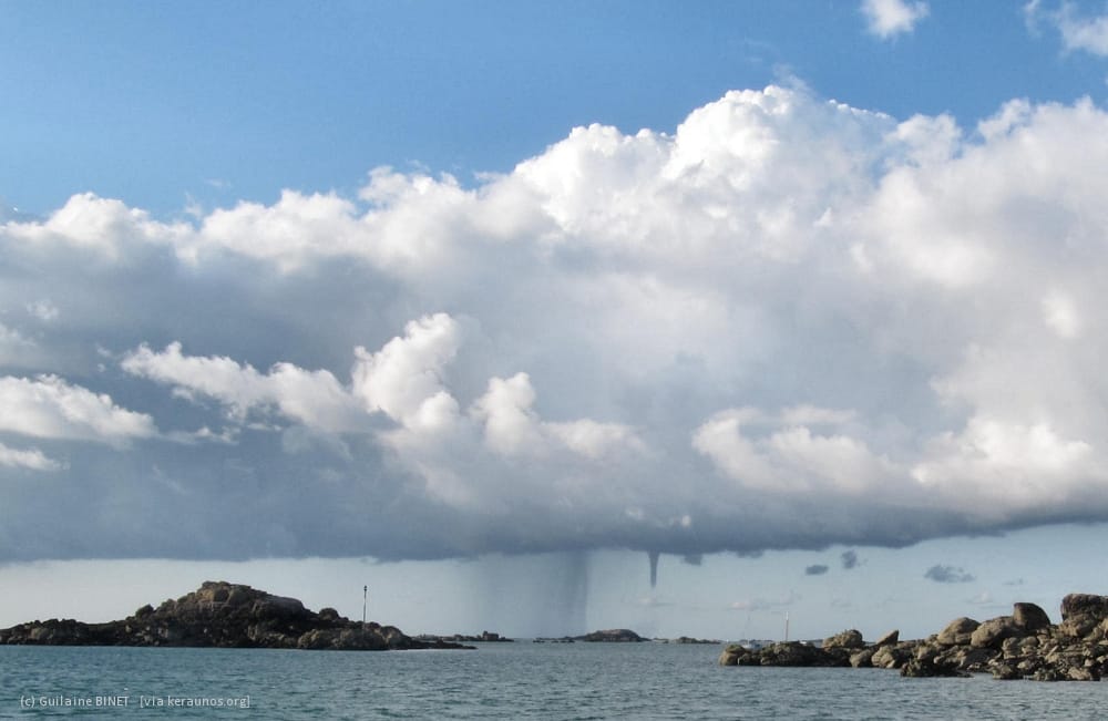 Trombe marine au large de l'île de Chausey, le 15 août 2014. (c) Guilaine BINET