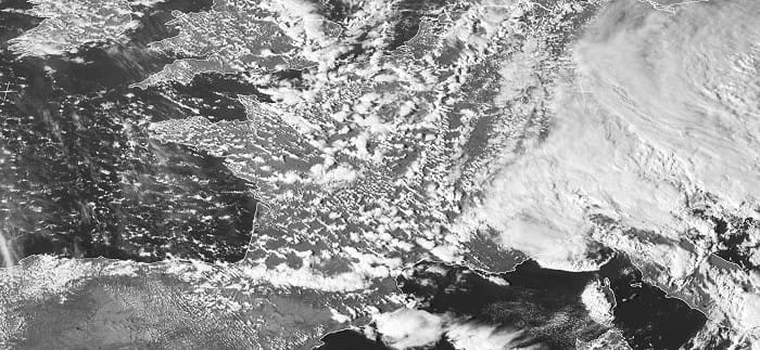 Traîne active sur l'ensemble de la France, le 23 mars 2014 à 16h locales. Image satellite canal visible. (c) Eumetsat