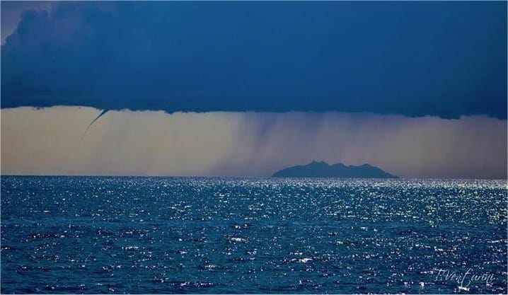 Trombe marine au sud-est de Bastia le 17 avril 2014 - (c) Thierry Venturini 