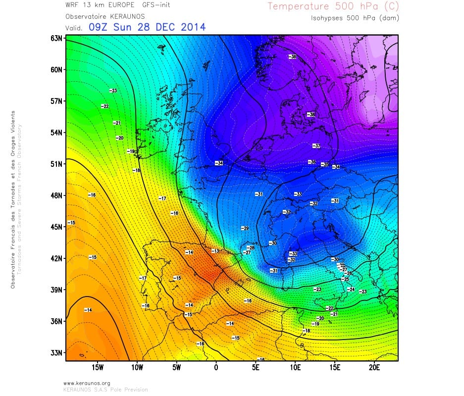 Température à 500 hPa et Z500, le 28 décembre 2014 à 10h locales. Modèle WRF 13 km Europe. Run du 27.12.2014 12Z. © KERAUNOS Température à 500 hPa et Z500, le 28 décembre 2014 à 10h locales. Modèle WRF 13 km Europe. Run du 27.12.2014 12Z. © KERAUNOS