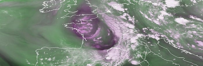 Image satellite canal vapeur d'eau du 28 juillet 2014 à 16h00 locales. La goutte froide d'altitude est bien identifiable entre Pays de la Loire, Bretagne et Basse Normandie.