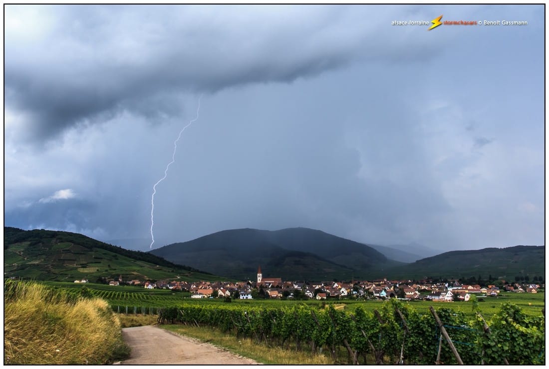 Orage près de Ammerschwihr, dans le Haut-Rhin, en fin d'après-midi du 12 juillet 2014. (c) Benoît Gassmann Orage près de Ammerschwihr, dans le Haut-Rhin, en fin d'après-midi du 12 juillet 2014. (c) Benoît Gassmann