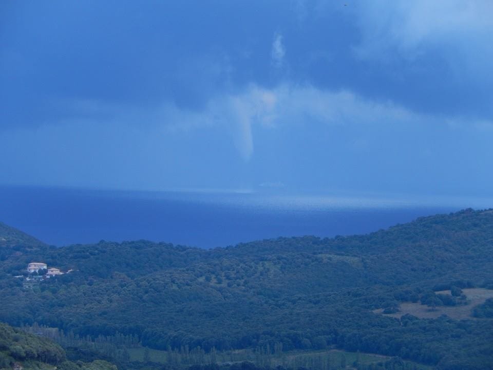 Trombe marine en Haute-Corse le 26 juillet - Antoine Mozziconacci Trombe marine en Haute-Corse le 26 juillet - Antoine Mozziconacci