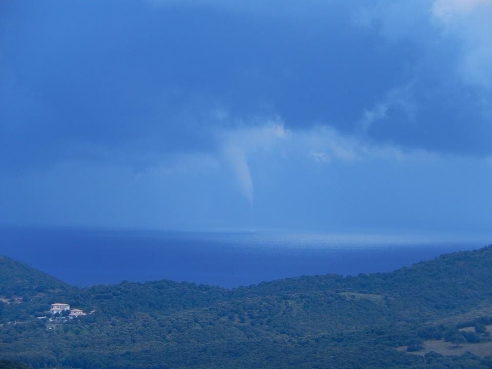Trombe marine en Haute-Corse le 26 juillet - Antoine Mozziconacci Trombe marine en Haute-Corse le 26 juillet - Antoine Mozziconacci