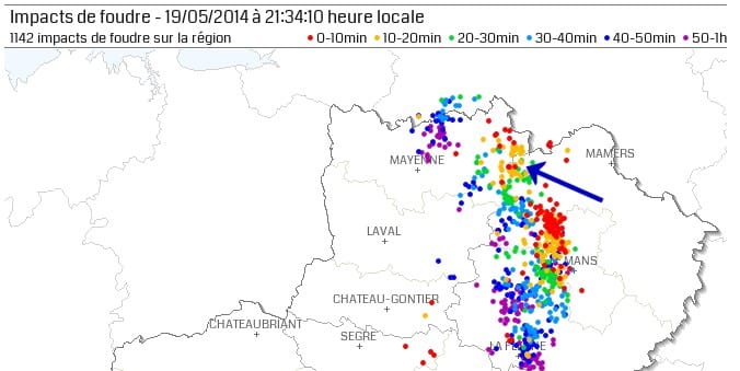 Image foudre du 19 mai 2014 à 21h34 locales. Impact de foudre des 60 dernières minutes et localisation de la possible tornade. (c) KERAUNOS