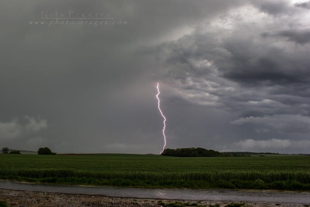 Orage à Hermonville (02) vers 20h30 - Nils PIGERRE Orage à Hermonville (02) vers 20h30 - Nils PIGERRE