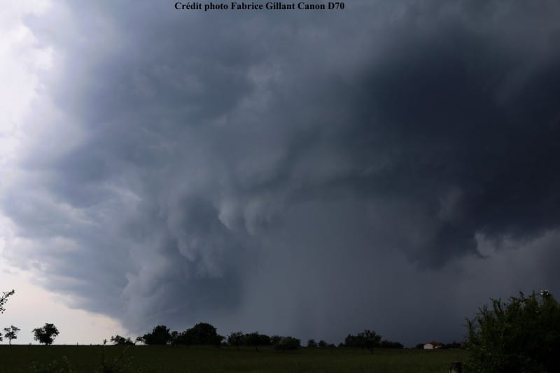 Orage en Meuse vers 14h le 22 mai 2014 - Fabrice GILLANT Orage en Meuse vers 14h le 22 mai 2014 - Fabrice GILLANT