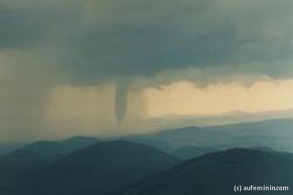 La tornade du Vernet-Sainte-Marguerite (Puy-de-Dôme) du 12 septembre 2000. (c) aufeminin.com