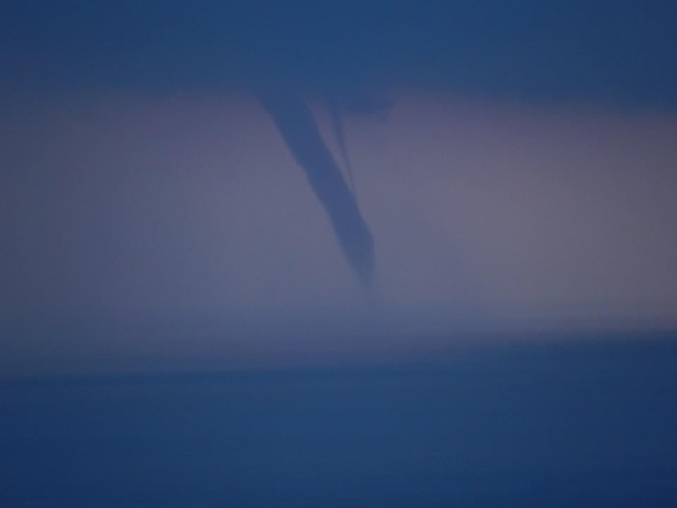 Trombe marine au large de la Haute-Corse le 31 mai 2014 - (c) Antoine MOZZICONACCI Trombe marine au large de la Haute-Corse le 31 mai 2014 - (c) Antoine MOZZICONACCI