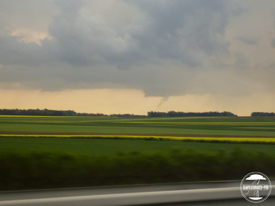 Tuba très développé près de Châlons-en-Champagne (Marne), le 7 mai 2006. (c) Xavier DELORME Tuba très développé près de Châlons-en-Champagne (Marne), le 7 mai 2006. (c) Xavier DELORME