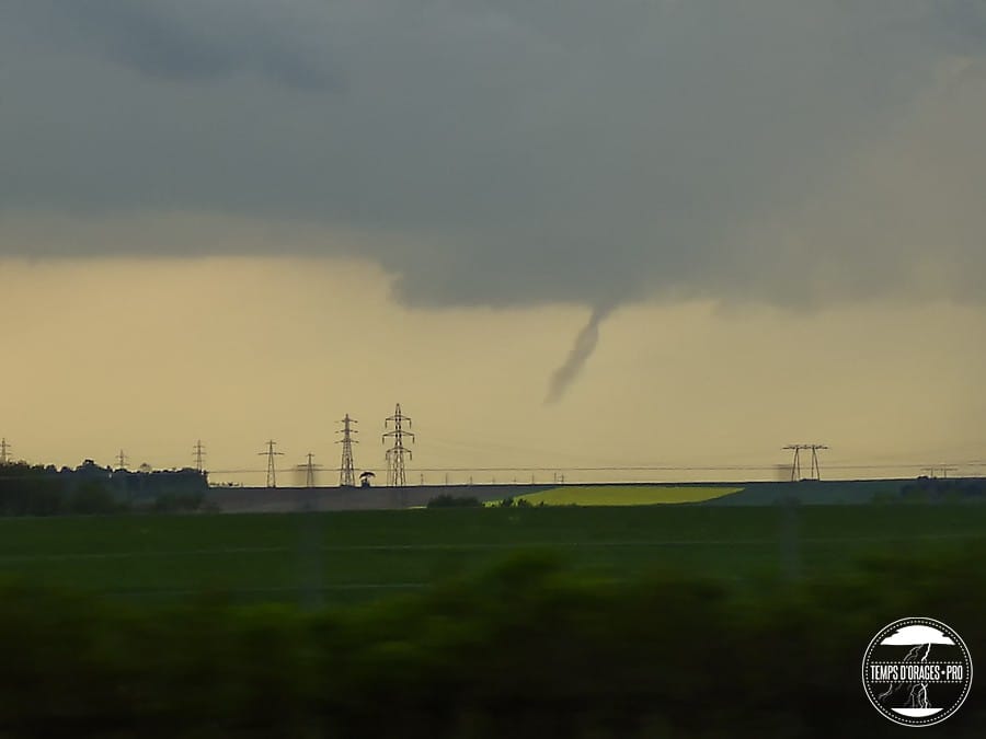 Tuba très développé près de Châlons-en-Champagne (Marne), le 7 mai 2006. (c) Xavier DELORME Tuba très développé près de Châlons-en-Champagne (Marne), le 7 mai 2006. (c) Xavier DELORME