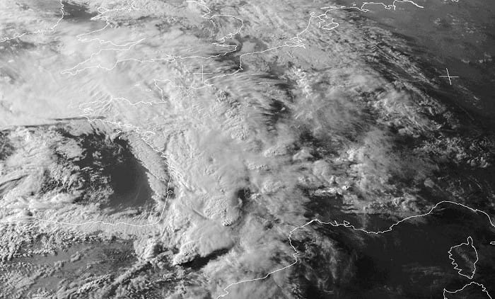 Image satellite canal visible du 7 mai 2006 à 18h TU. (c) Eumetsat Image satellite canal visible du 7 mai 2006 à 18h TU. (c) Eumetsat