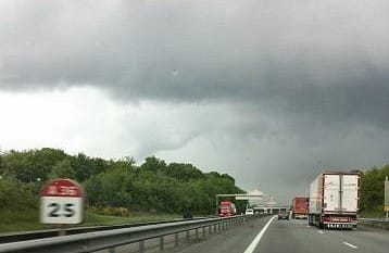 Orage virulent près de Fontaine (Territoire de Belfort), avec suspicion de tuba sur la gauche. (c) Laetitia GIBAUD