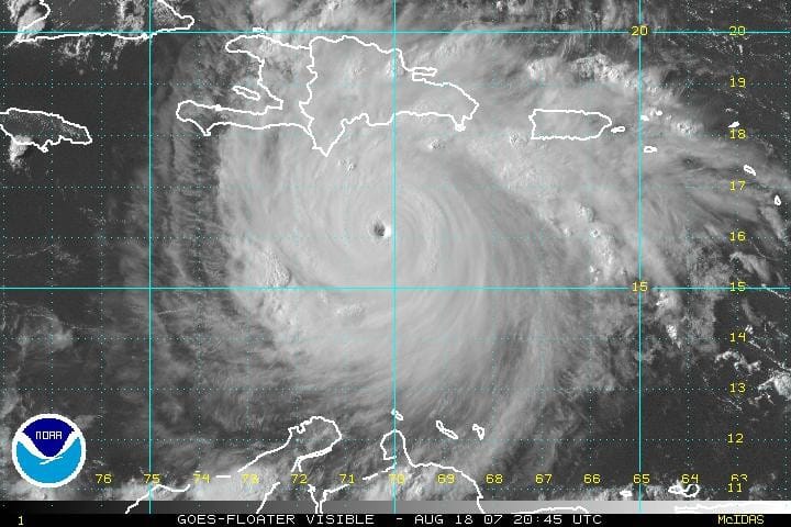 Le cyclone Dean dans la Mer des Caraïbes, durant la saison cyclonique 2007. (c) NOAA Le cyclone Dean dans la Mer des Caraïbes, durant la saison cyclonique 2007. (c) NOAA