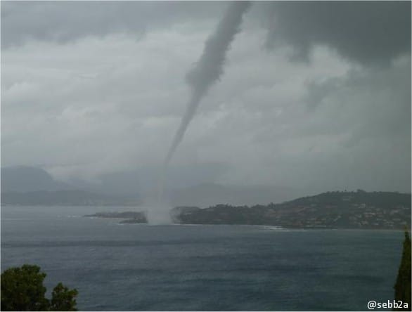 Trombe marine dans le Golfe d'Ajaccio - @sebb2a