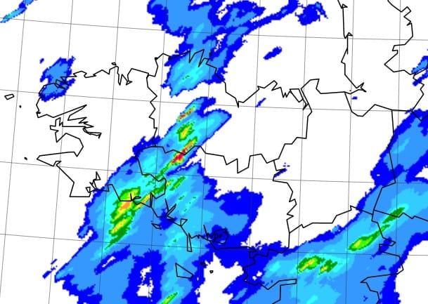 Ligne de fortes réflectivités radar dans les environs de Plouray (Morbihan). Image radar Météo-France de 04h30 locales.