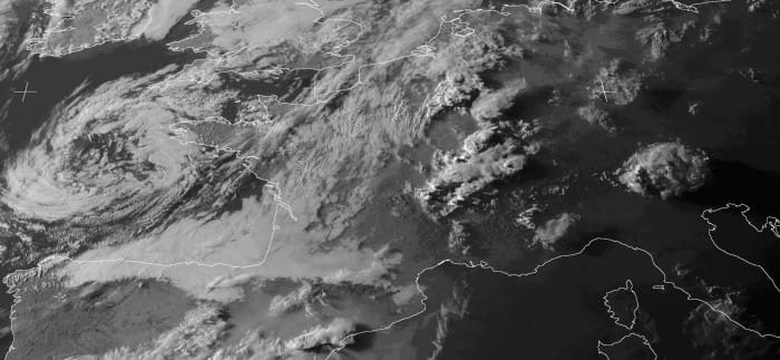 Image satellite (canal visible) du 7 août 2015 à 20h00 locales. © Météosat