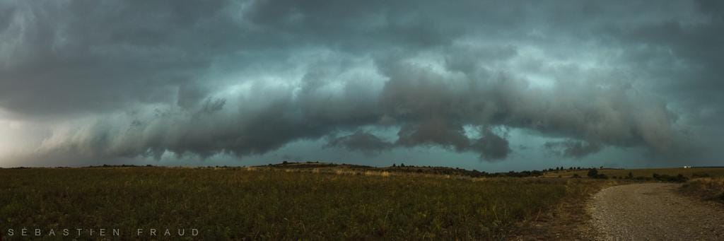 Arcus progressant sur la Durance (Alpes-de-Haute-Provence) en cours d'après-midi. © Sébastien Fraud / @SebastienFraud Arcus progressant sur la Durance (Alpes-de-Haute-Provence) en cours d'après-midi. © Sébastien Fraud / @SebastienFraud