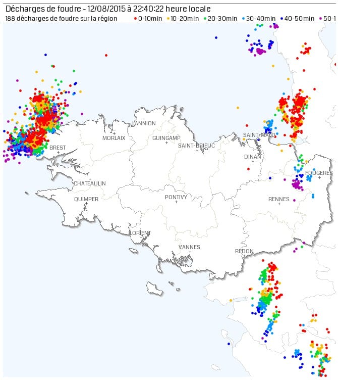 Activité foudre le 12 août 2015 entre 21h40 et 22h40 locales. © KERAUNOS / données Blitzortung