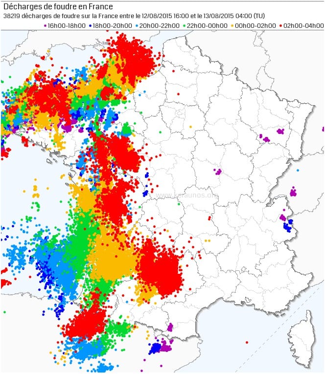 Activité foudre entre le 12 août 2015 à 18h00 locales et le 13 août 2015 à 06h00 locales. © KERAUNOS / données Blitzortung