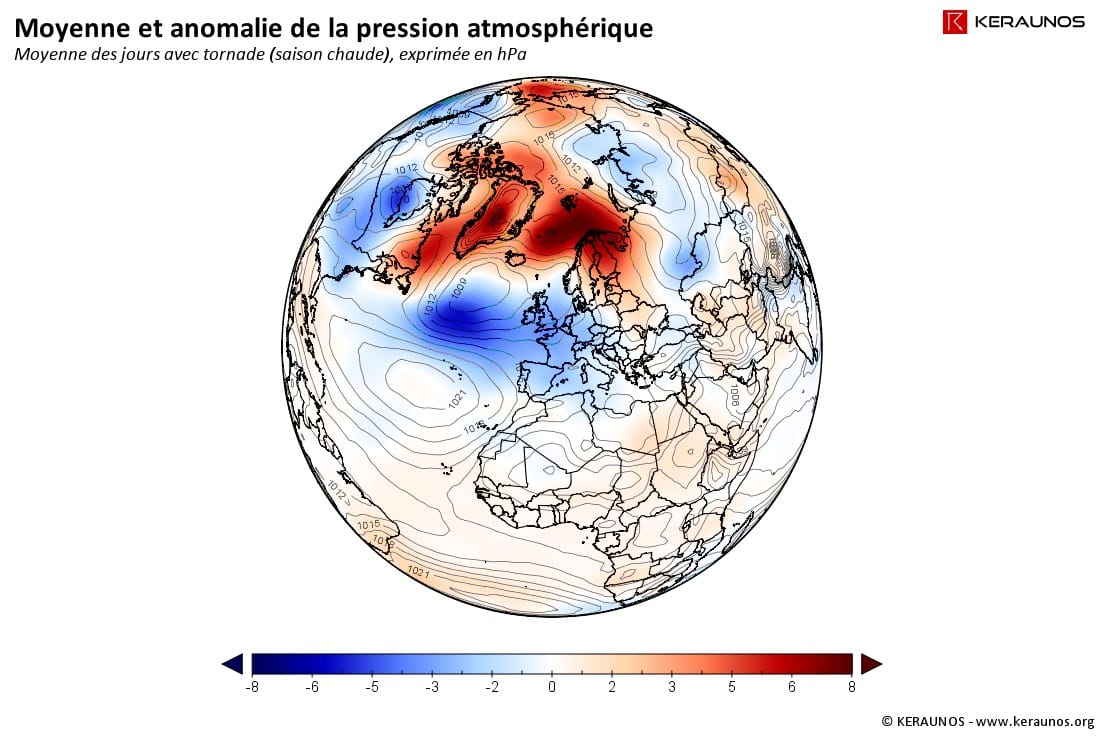 Pression moyenne (hPa) et anomalie de la pression moyenne réduite au niveau de la mer pour les journées ayant connu au moins une tornade sur la France en 2014 (cas de saison chaude). (c) KERAUNOS