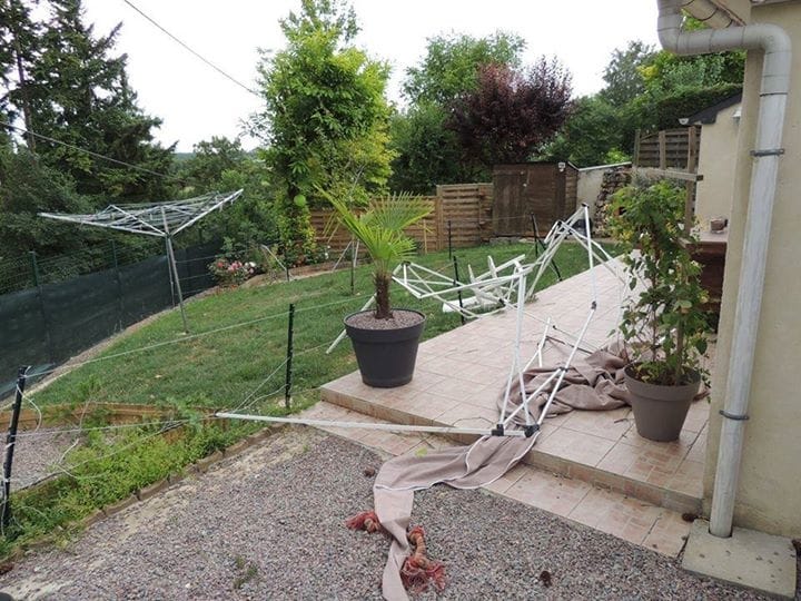 Dégâts causés par un phénomène venteux violent le 1er juillet dans l'Orne. © capture d’écran de la page Facebook de la gendarmerie de l’Orne