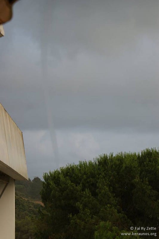 Tuba très développé (trombe marine possible) dans les environs du Golfe de Sagone (Corse-du-Sud), le 16 juin 2015. © Fai Ry Zette Tuba très développé (trombe marine possible) dans les environs du Golfe de Sagone (Corse-du-Sud), le 16 juin 2015. © Fai Ry Zette