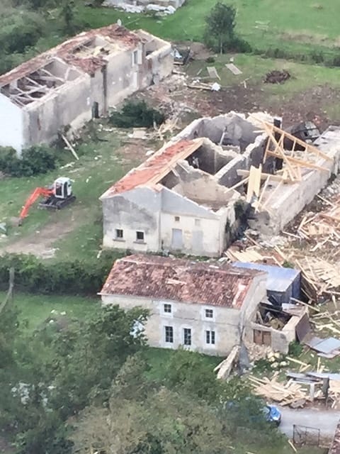 Dégâts à Sonnac, en Charente-Maritime, suite à la tornade du 16 septembre 2015. © Dragon 17 via Sud-Ouest