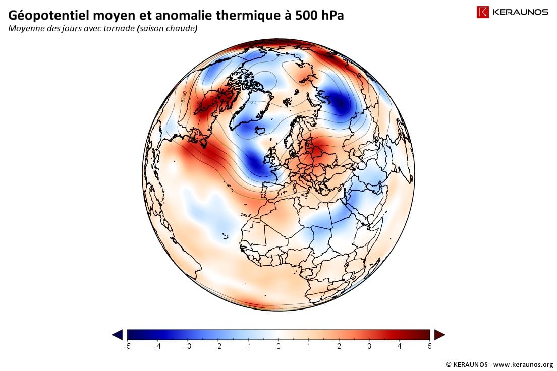 Z500 moyenne et anomalie de la température moyenne à 500 hPa pour les journées ayant connu au moins une tornade sur la France en 2015 (cas de saison chaude). © KERAUNOS
