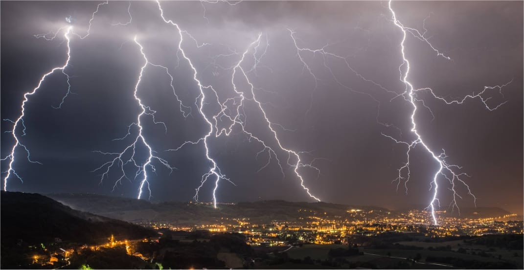 Macrorafale entre Haute-Loire et Loire le 18 juillet 2015. Toit de la salle polyvalente 